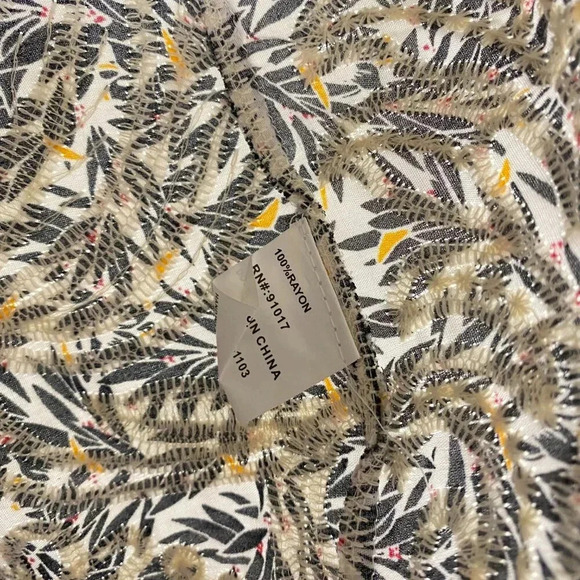 Solitaire Floral Boho Embroidered Top - Picture 7 of 10